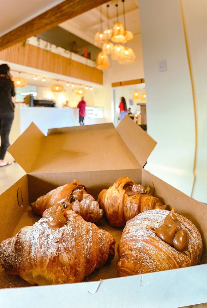 Momona Bakery