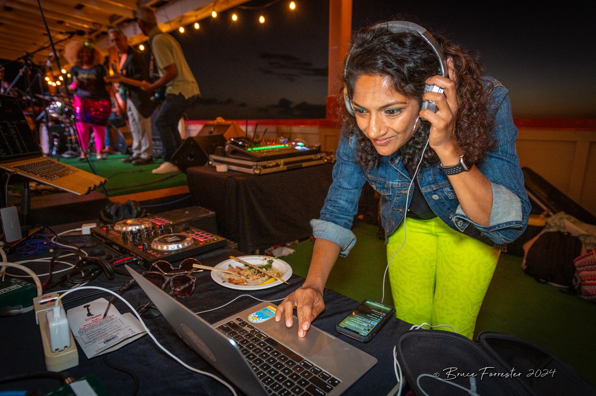 DJ Ronjini at Mana'o Radio Event